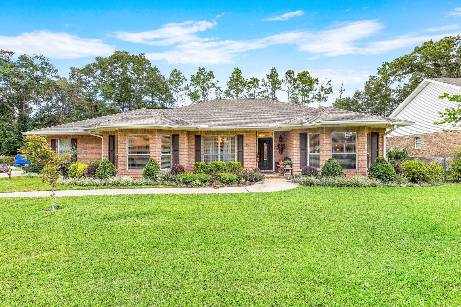 Property Photo: 5688 Nicklaus Lane FL 32570