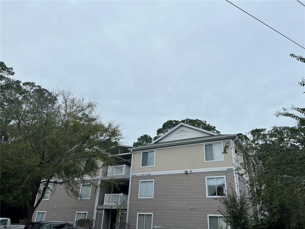 Property Photo: 4000 SW 23rd Street 6-303 FL 32608