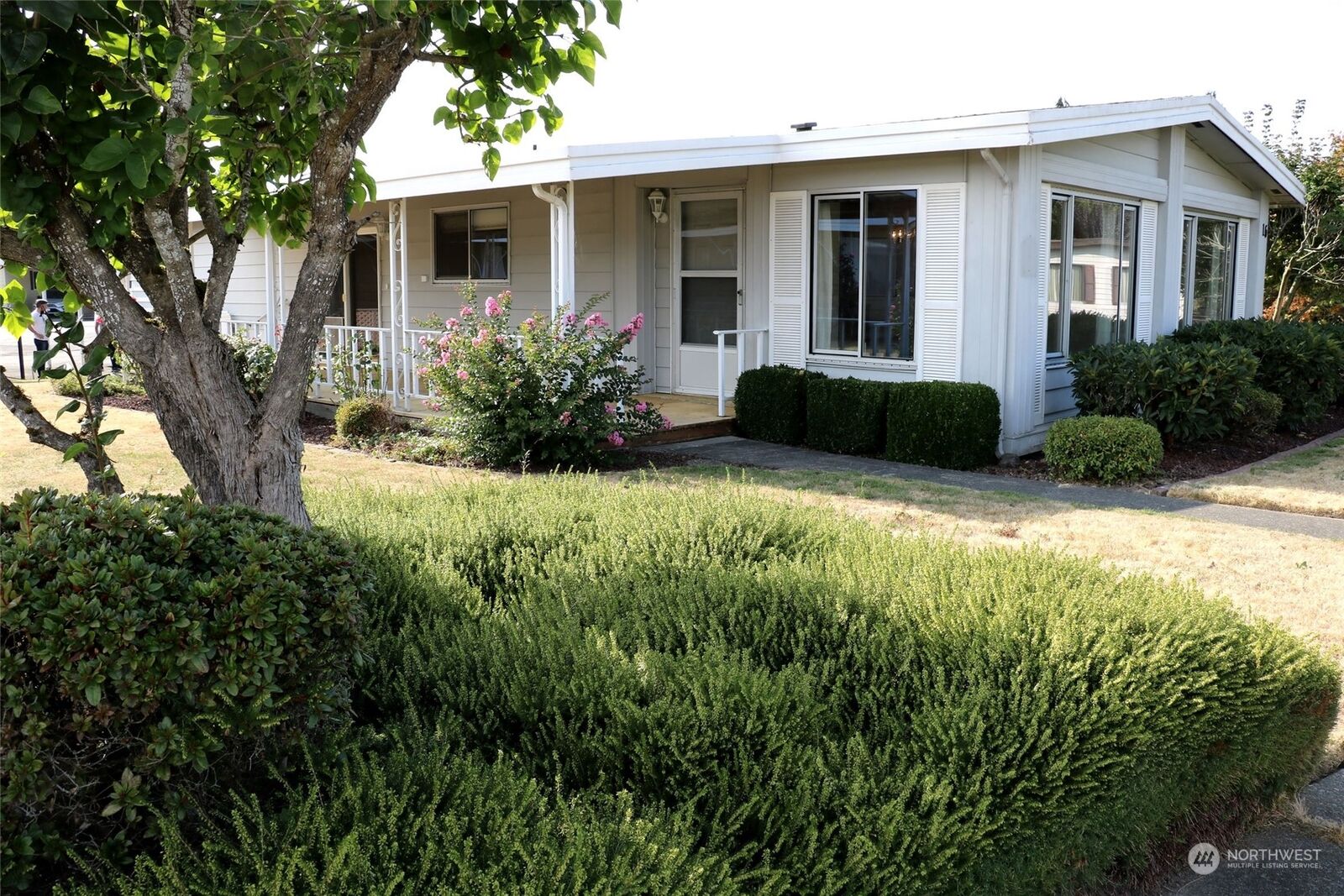 Property Photo:  1402  22nd Street NE 16  WA 98002 