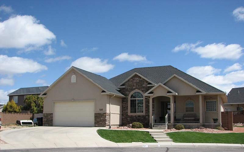 Property Photo:  737 S 1950 West Cir  UT 84720 