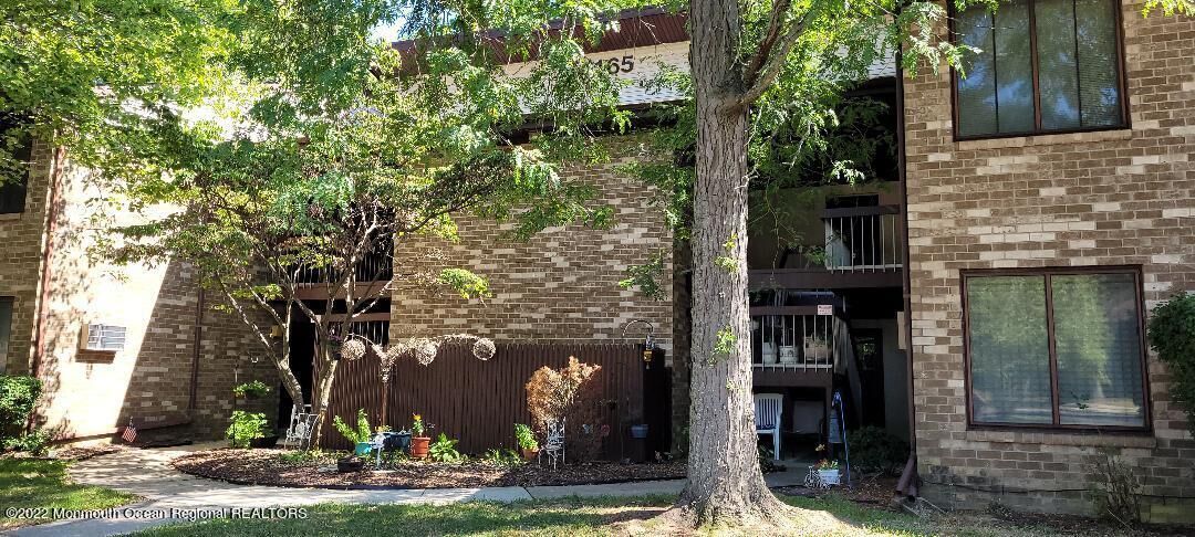 Property Photo:  165 Cross Slope Court  NJ 07726 