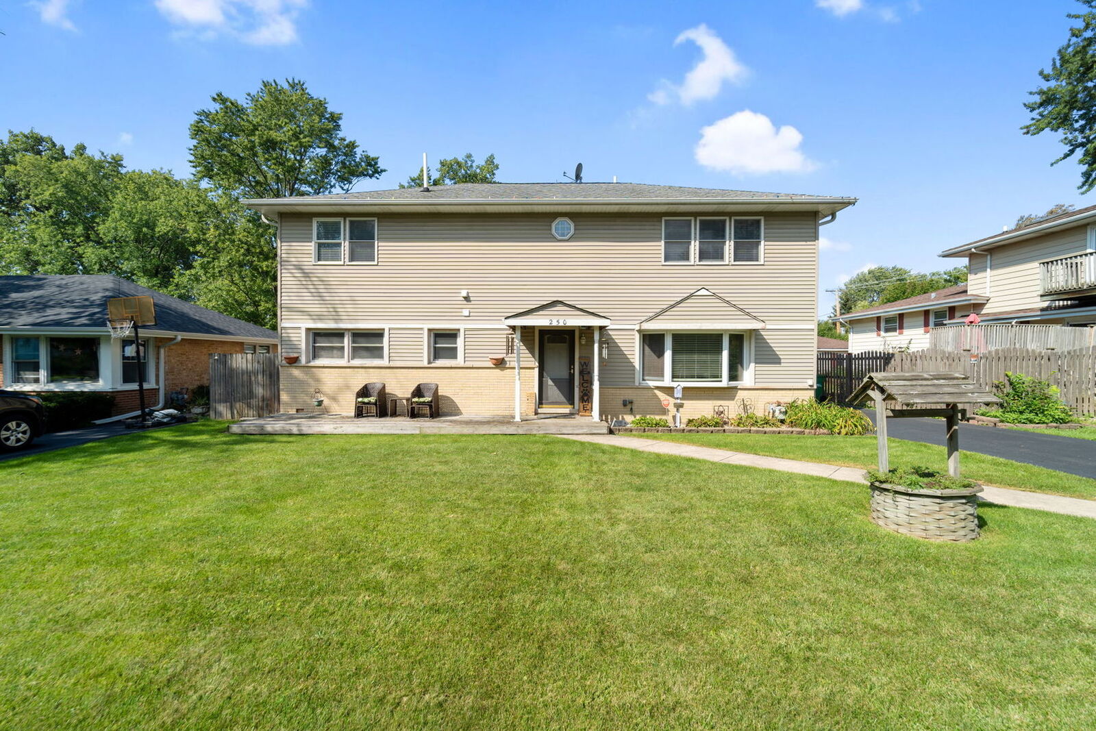 Property Photo:  250 N Broadview Avenue  IL 60148 
