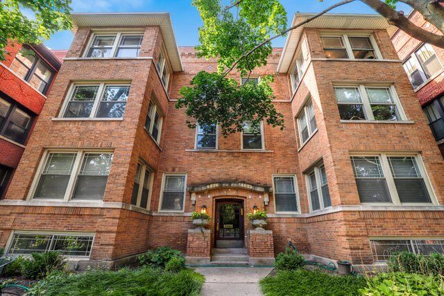 Property Photo: 4422 N Malden Street 3 IL 60640