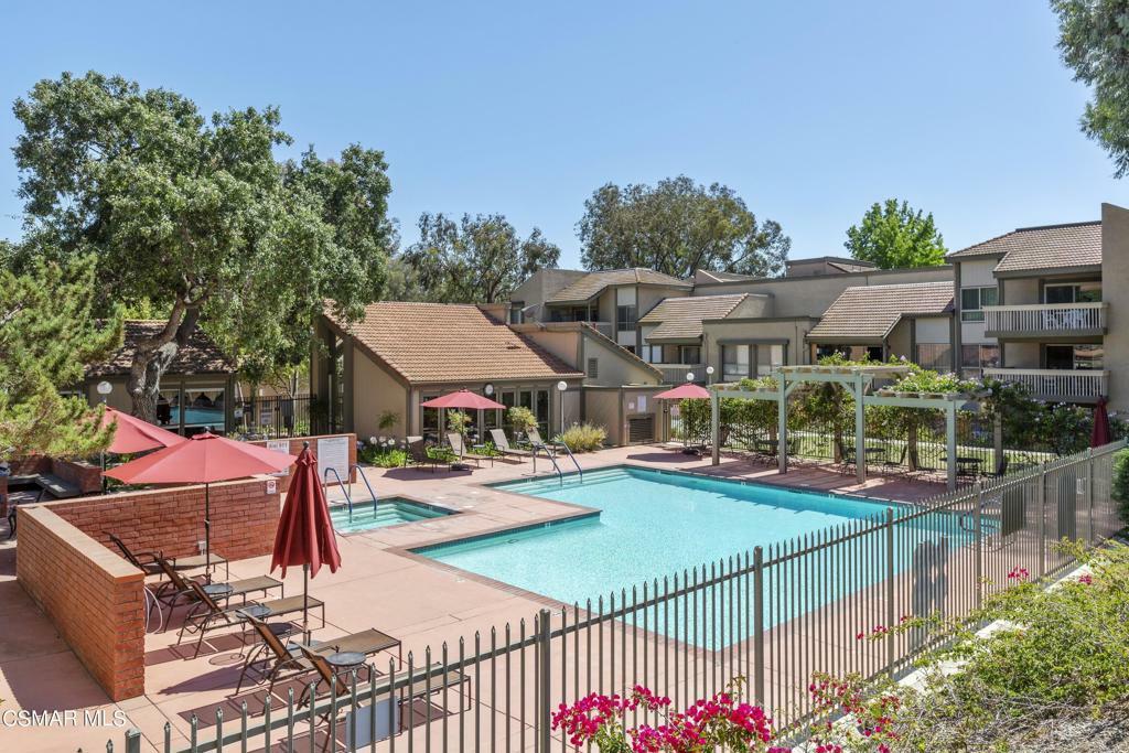 Property Photo:  427 Arbor Lane Court 207  CA 91360 