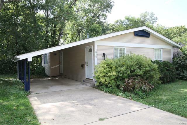 Property Photo: 1026 Grand Avenue IL 62025