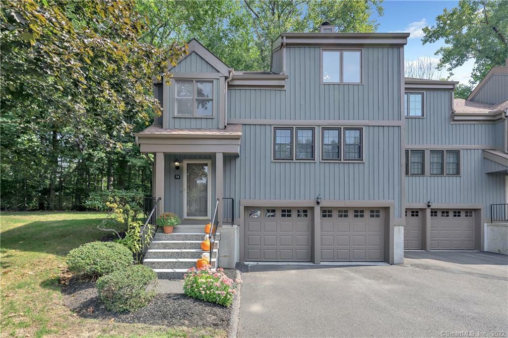 Property Photo: 94 Heatherwood Drive 94 CT 06804