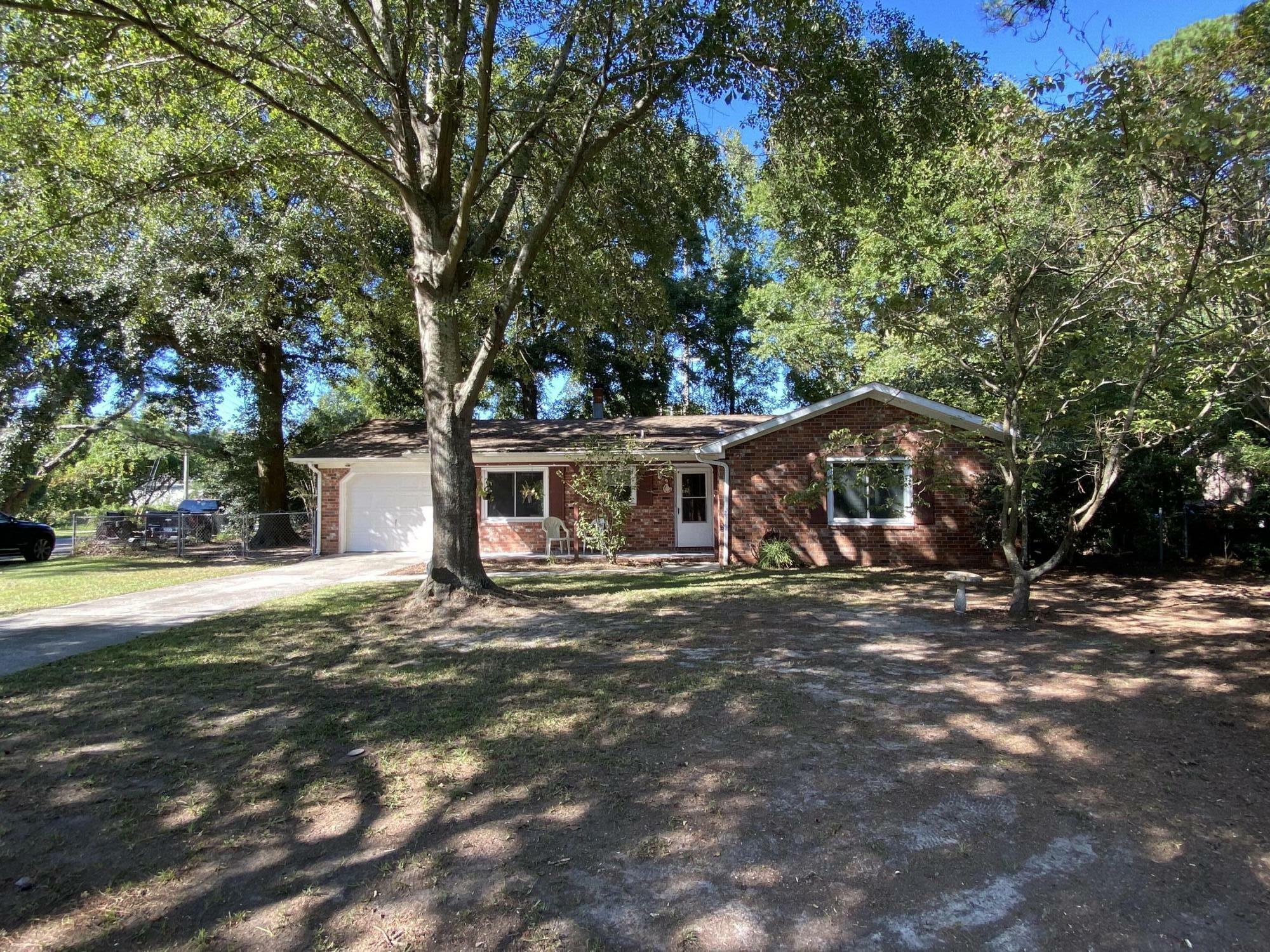 Property Photo:  1864 Piper Drive  SC 29407 