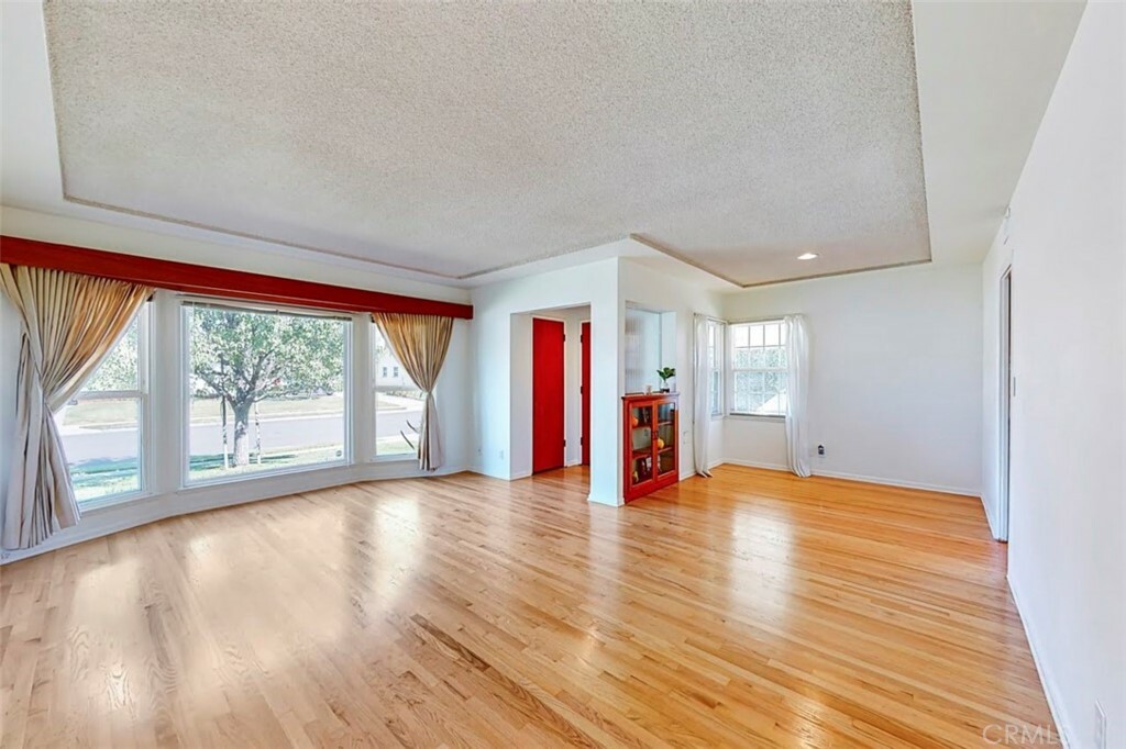 Property Photo:  949 N Winter Street  CA 92805 