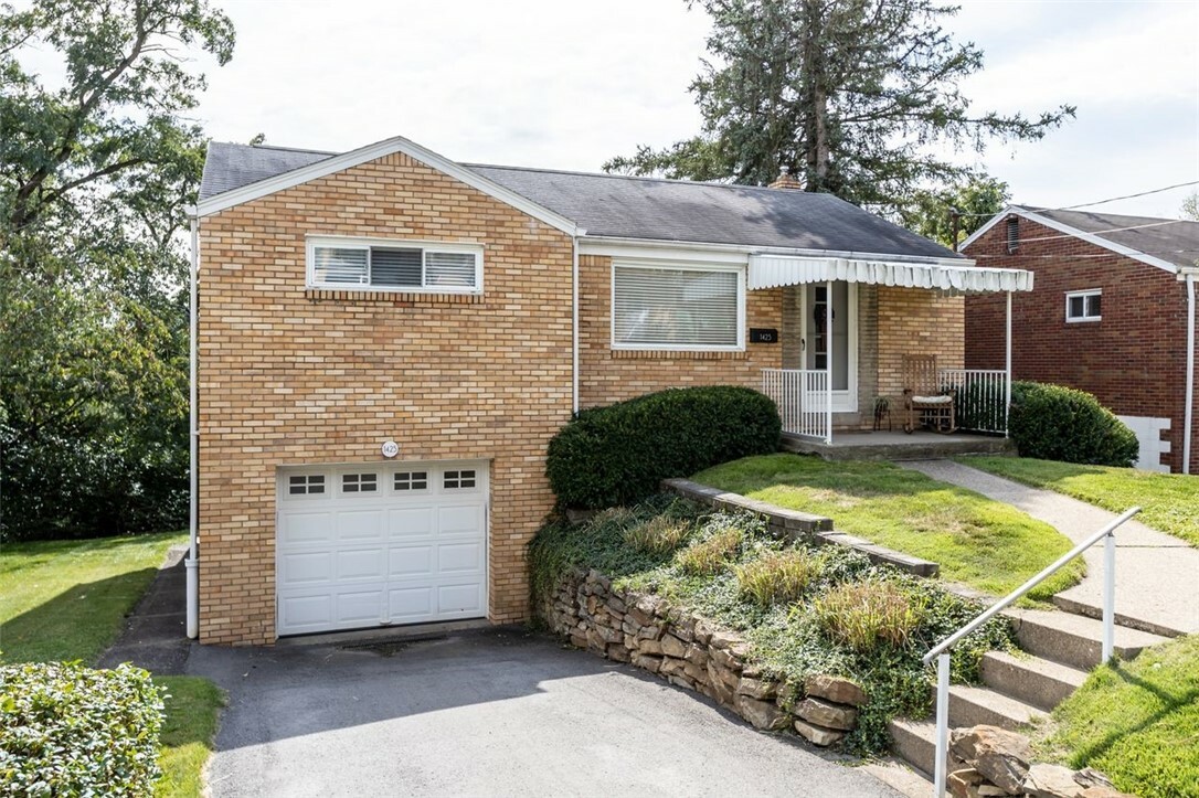 Property Photo:  1425 Hyde St  PA 15205 