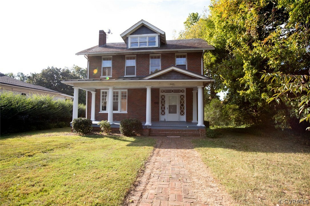 Property Photo:  905 High Street  VA 23901 