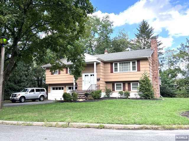 Property Photo: 8 Stone Ridge Lane NJ 07423