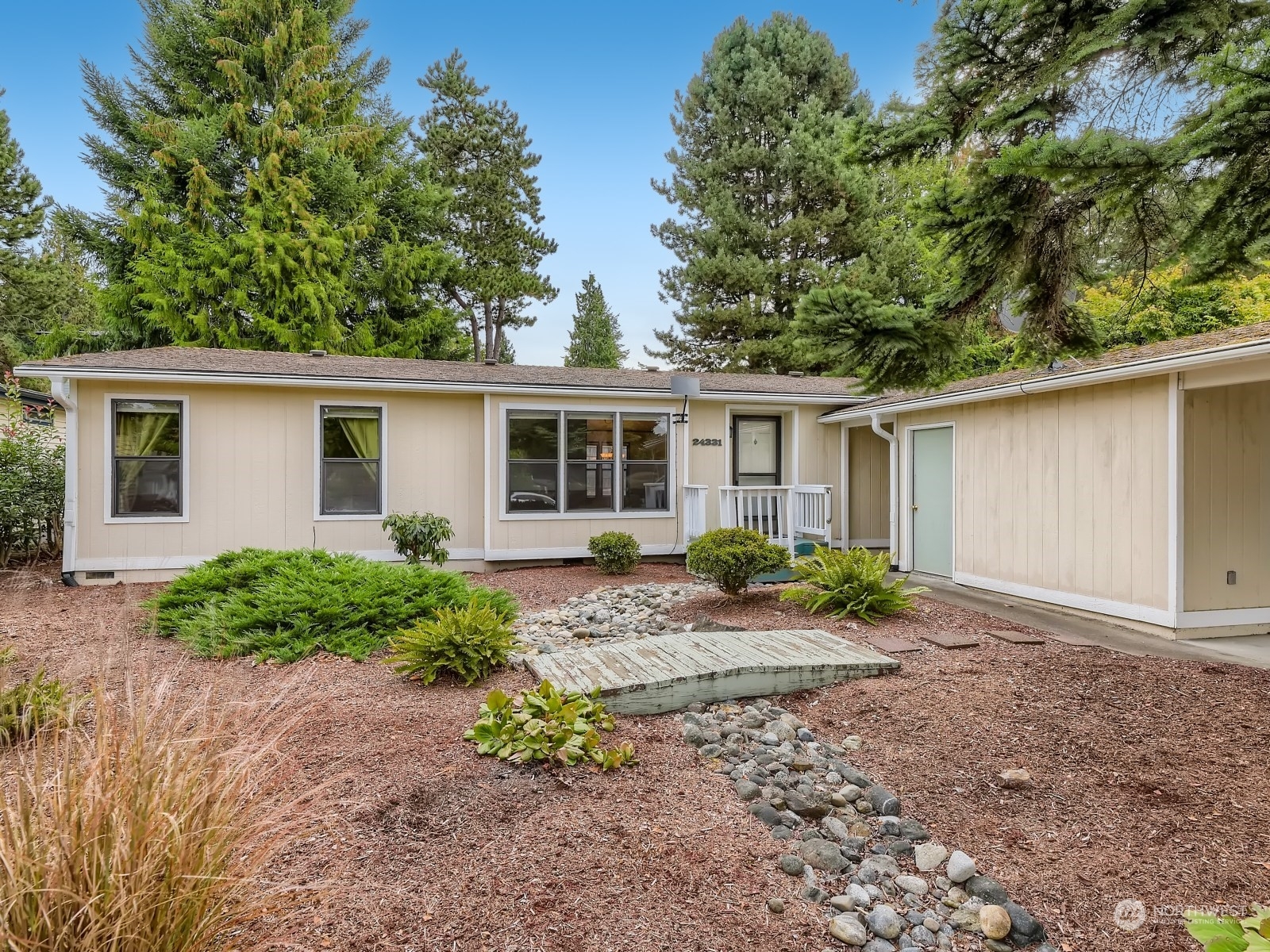 Property Photo:  24331 9th Avenue W  WA 98021 