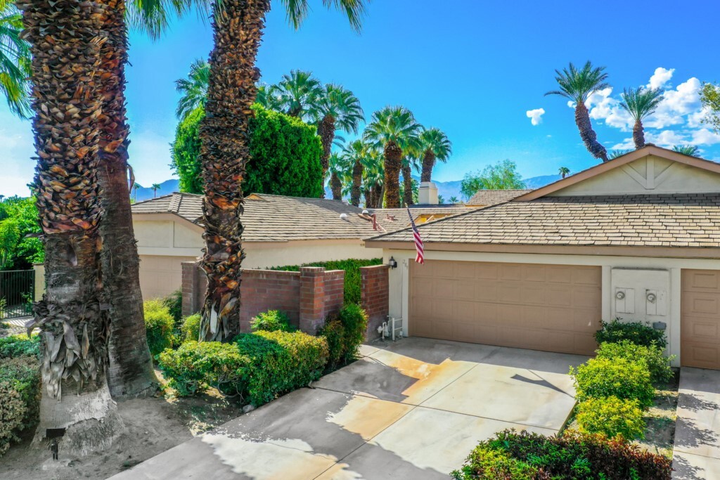 Property Photo: 289 Castellana N CA 92260