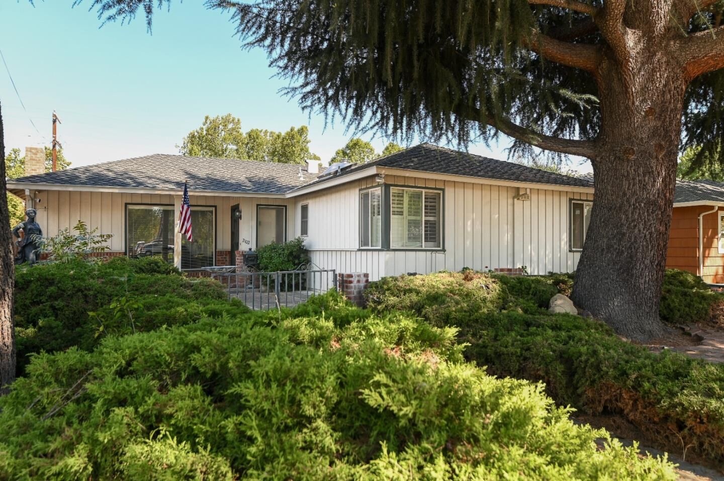 Property Photo: 2102 Harmil Way CA 95125