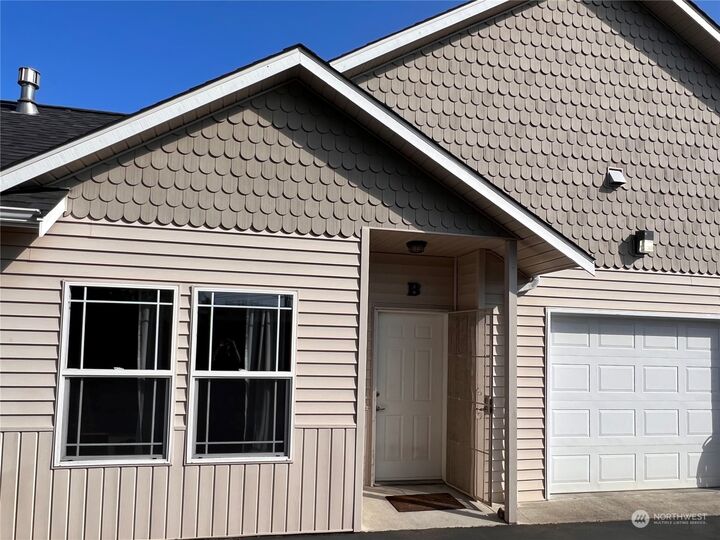 325 N Laventure B  Mount Vernon WA 98273 photo