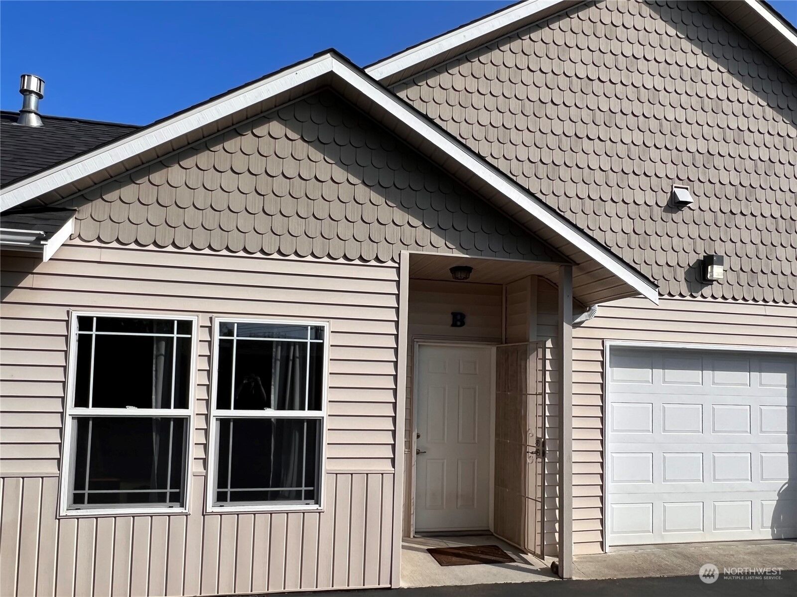 Property Photo: 325 N Laventure B WA 98273