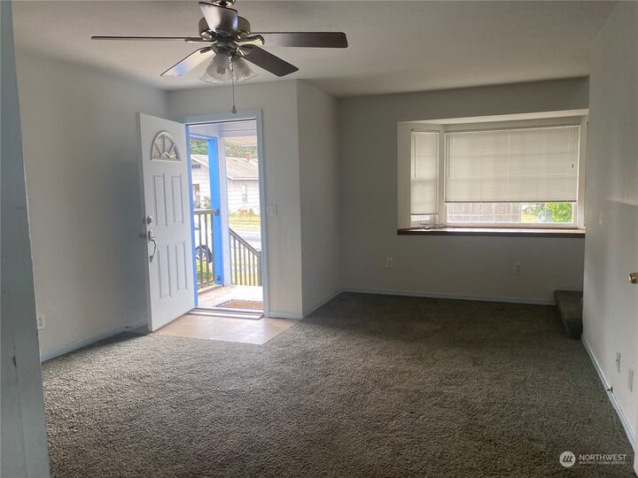 Property Photo:  910 S Silver Street  WA 98531 