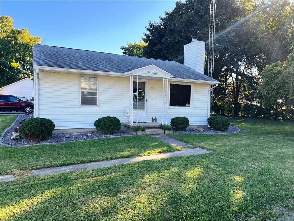 Property Photo:  215 E Adams Street  IL 61951 