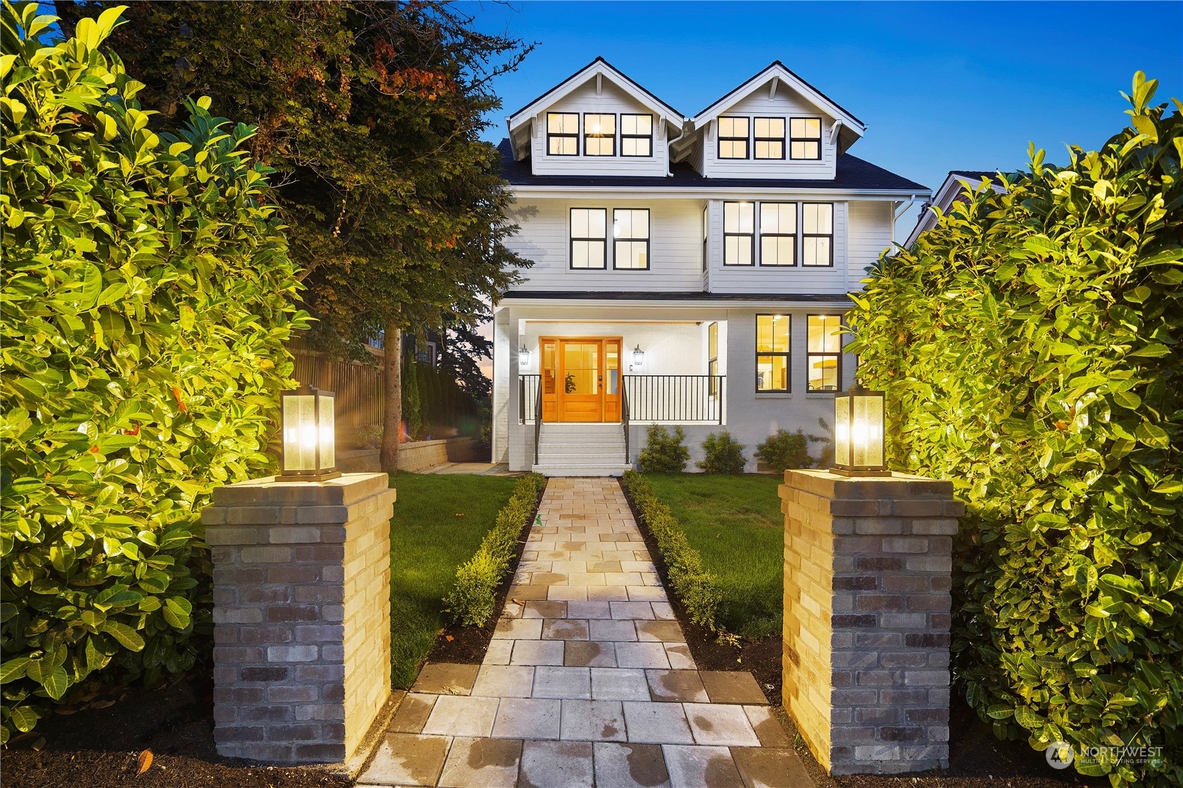 Property Photo: 912 E Shelby Street WA 98102