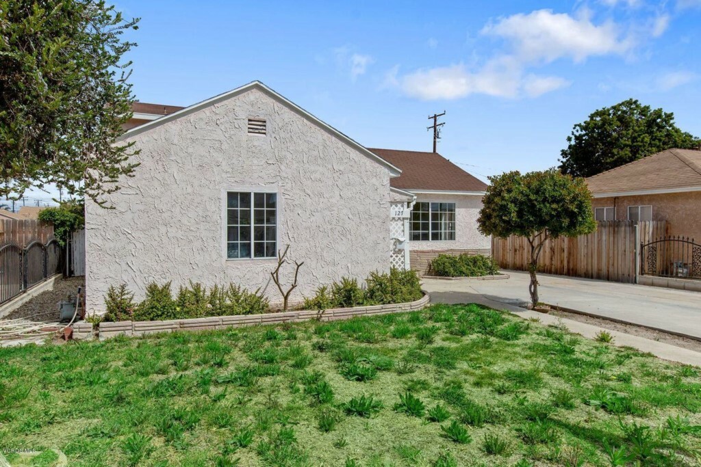 Property Photo:  127 E Birch Street  CA 93033 