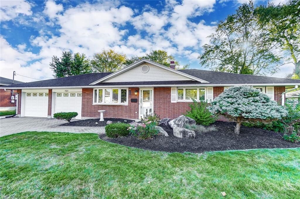 Property Photo: 727 Lymington Road OH 45373