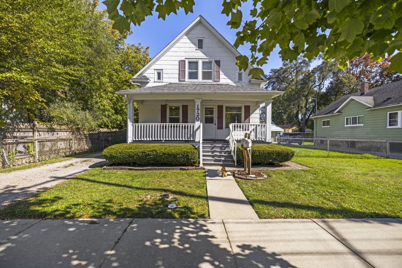 Property Photo:  1720 N Woodbridge St  MI 48602 