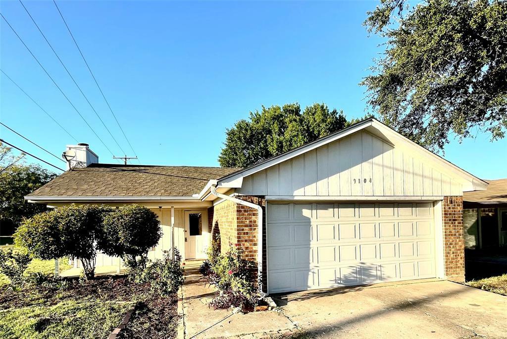 Property Photo:  9104 White Settlement Road  TX 76108 