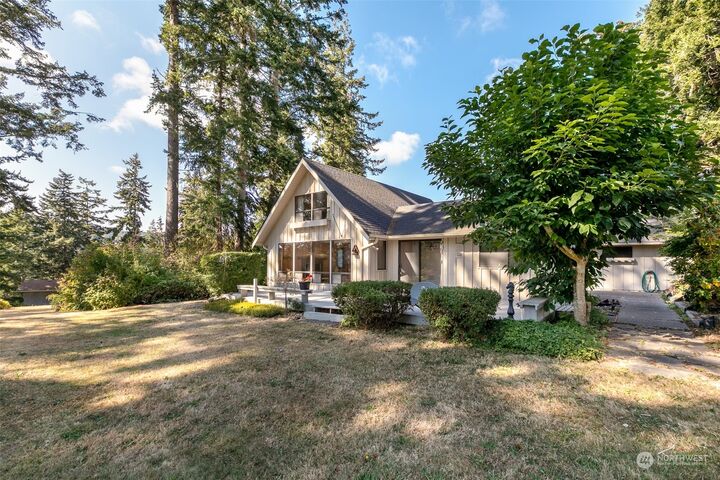 Property Photo:  242 Camaloch Drive  WA 98282 