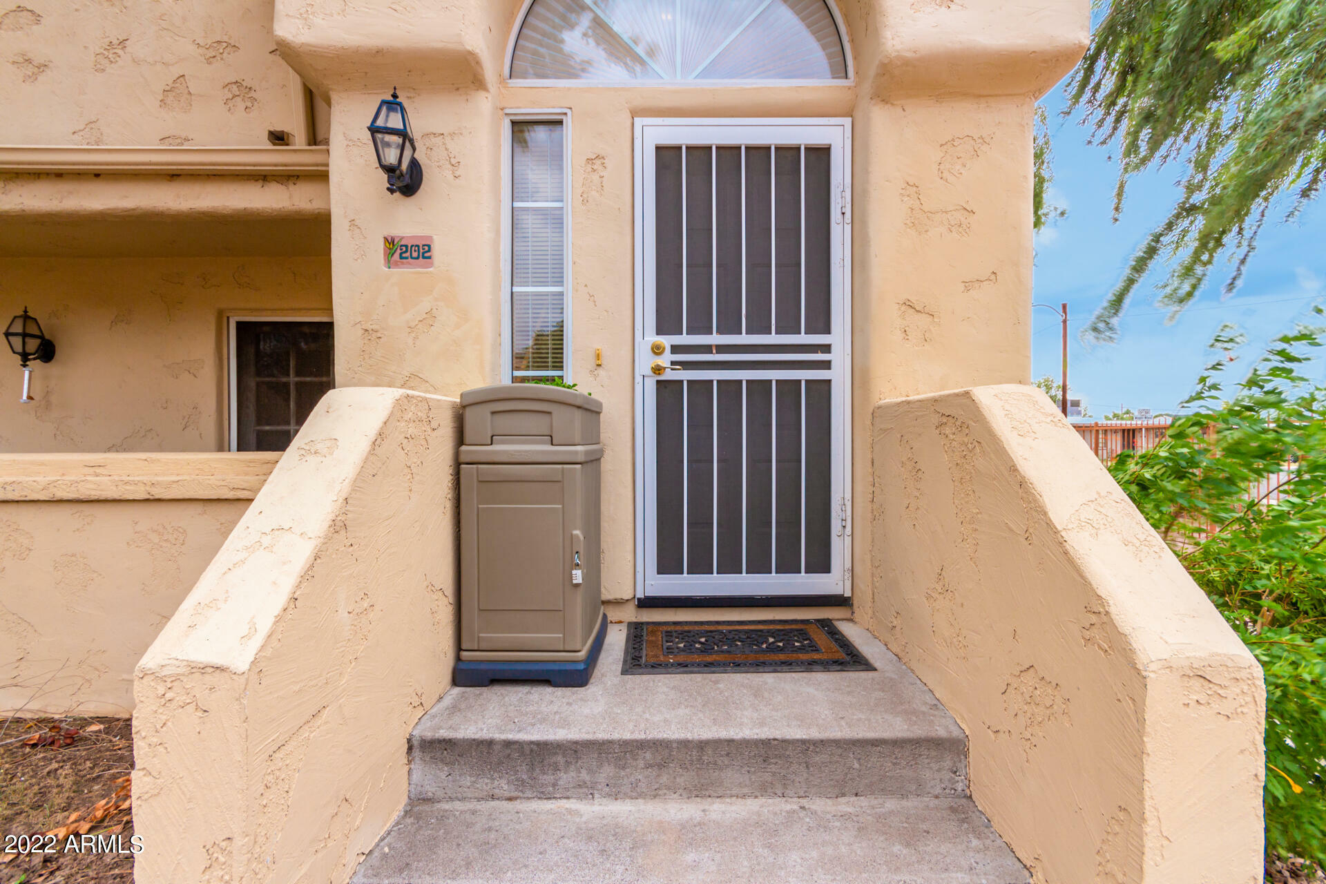 Property Photo:  1333 E Morten Avenue 202  AZ 85020 