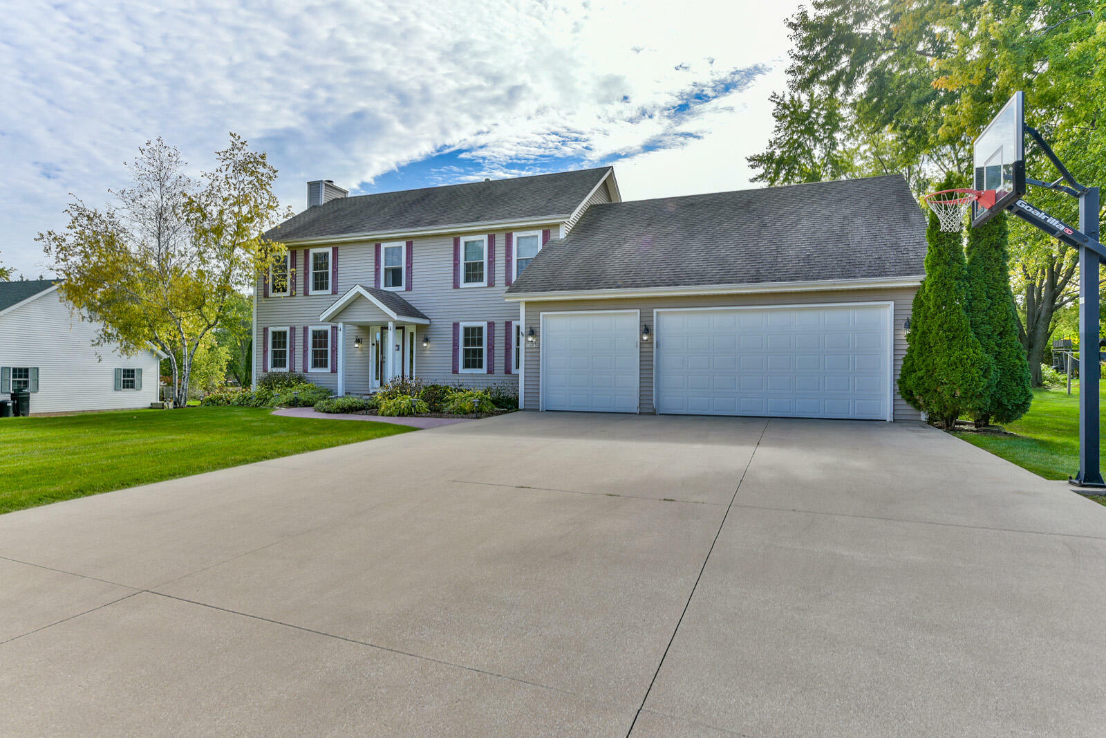 Property Photo:  N66w28639 Longview St  WI 53029 