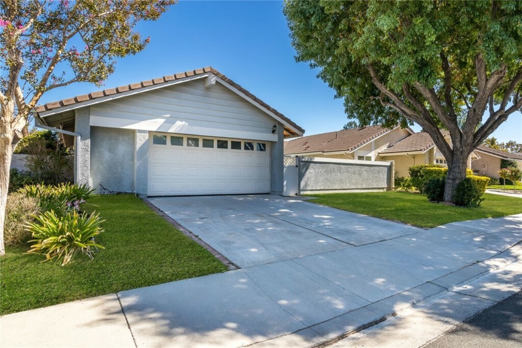 Property Photo:  25744 Salceda Road  CA 91355 