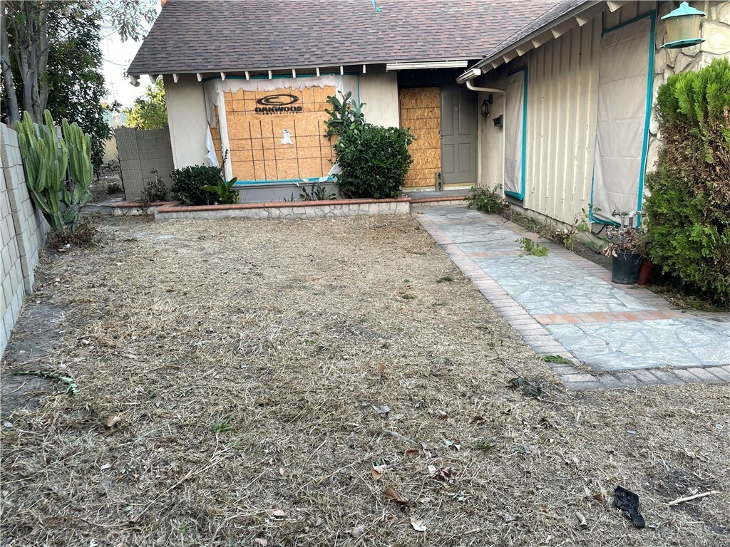 Property Photo:  5325 Meadow Wood Avenue  CA 90712 