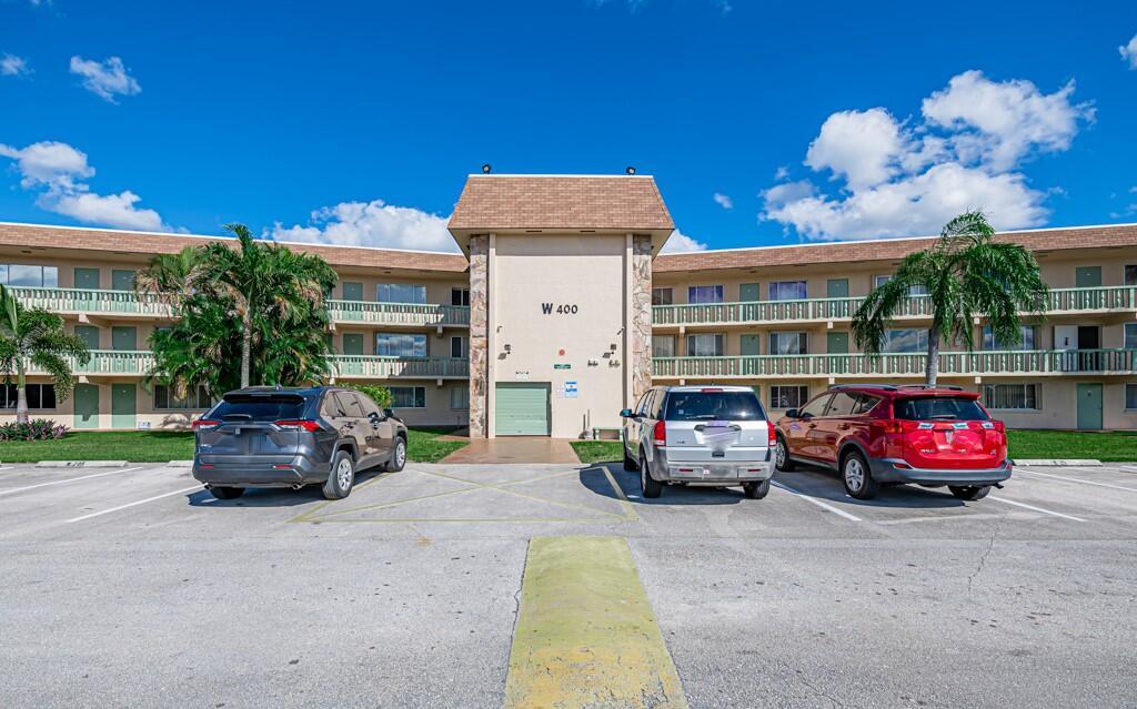 Property Photo:  400 Village Green 319 Circle W 319  FL 33461 