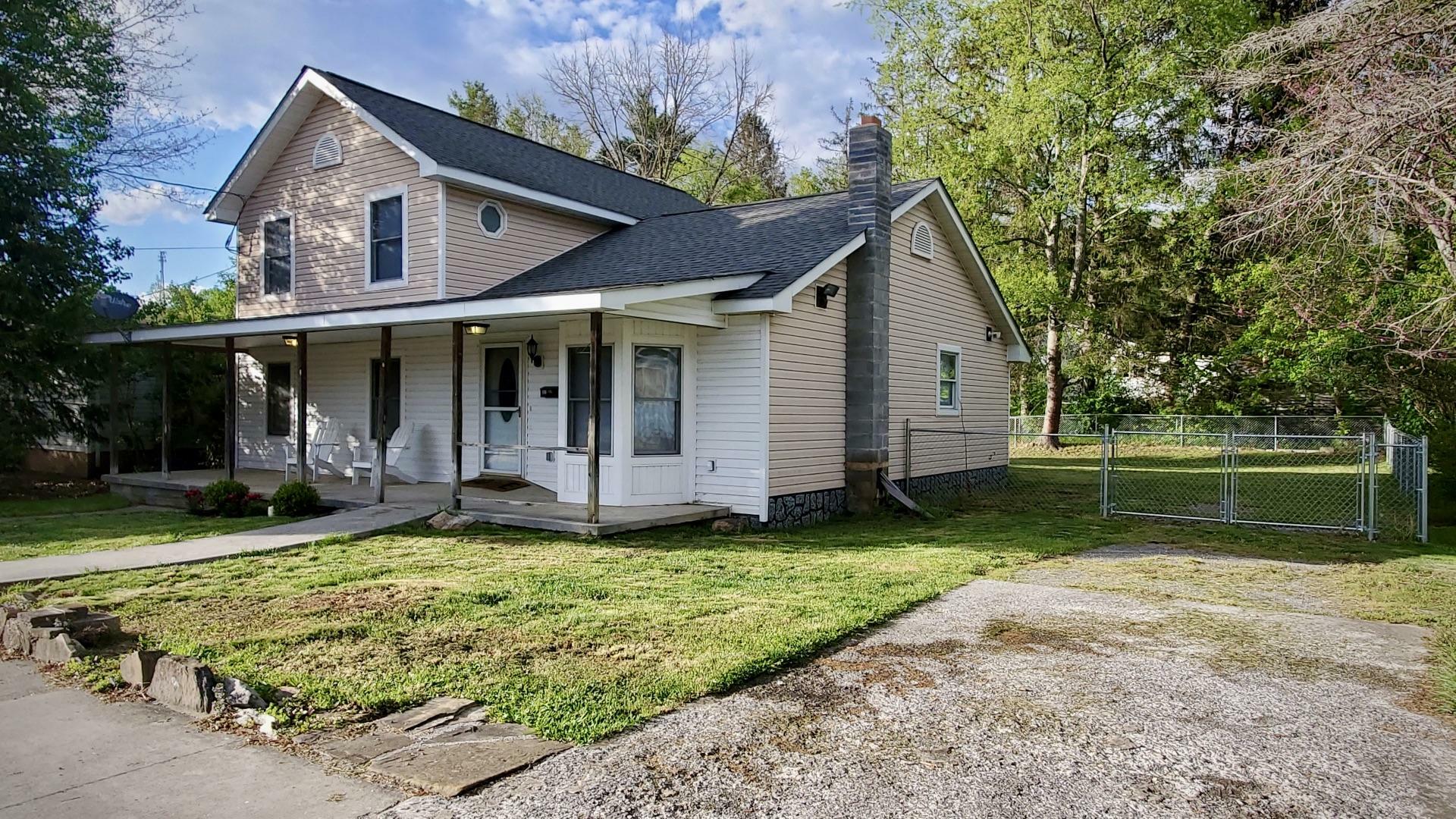 Property Photo:  301 Ingleside Ave  WV 24986 