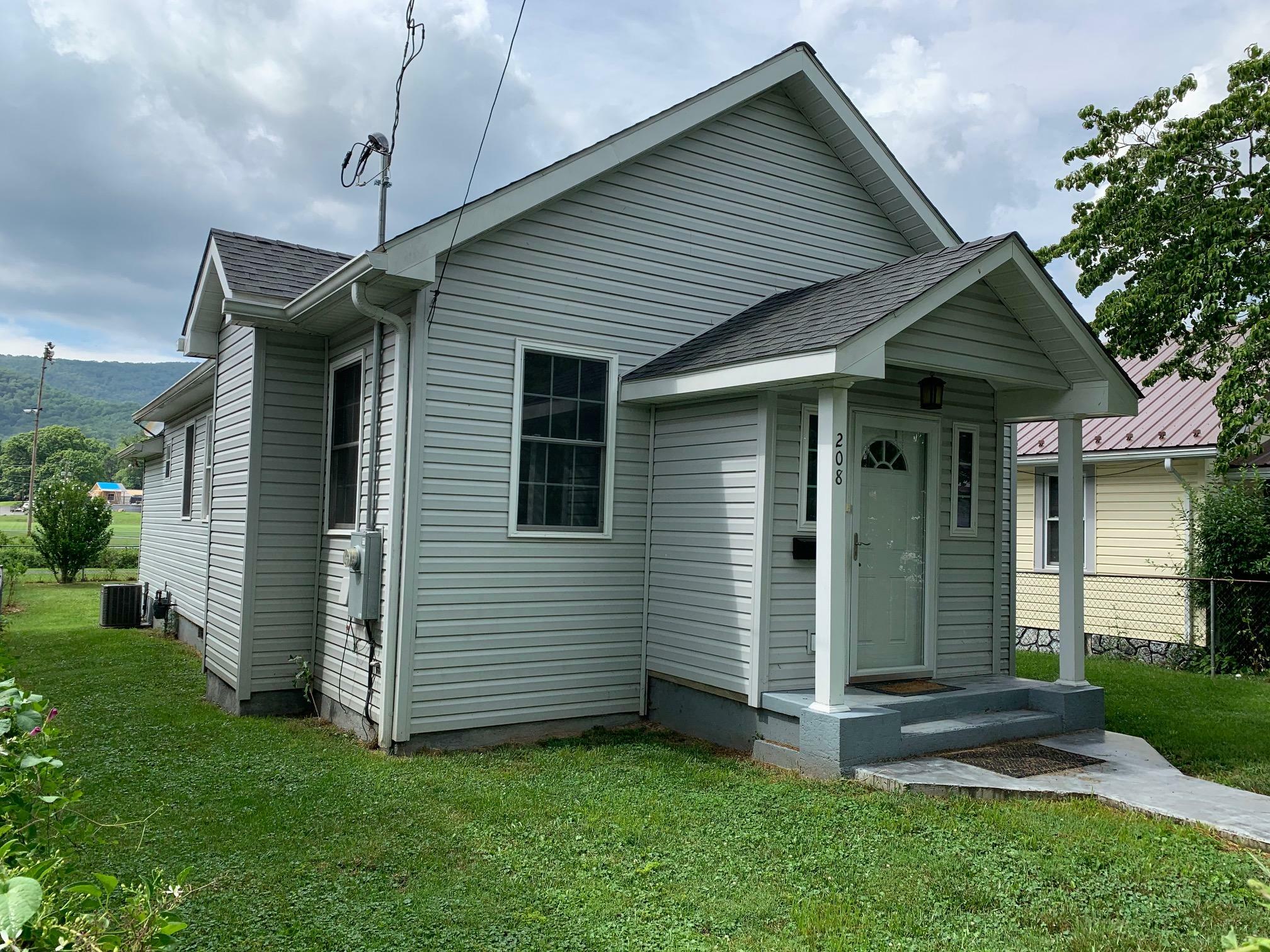 Property Photo:  208 Patterson St  WV 24986 