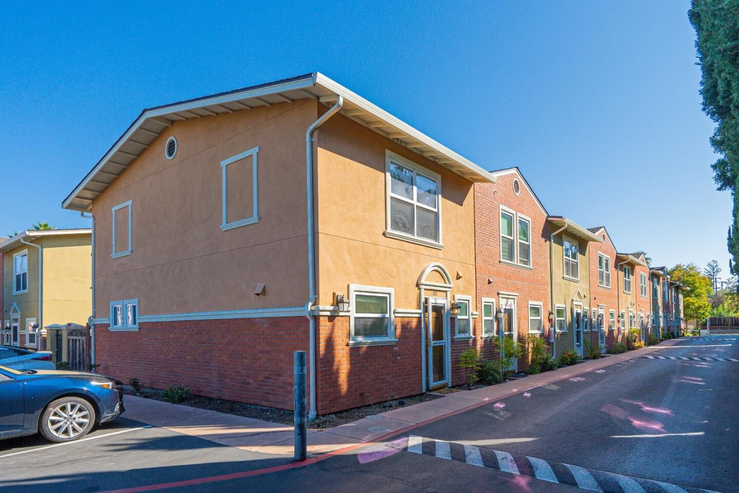 Property Photo: 857 Carlisle Way 121 CA 94087