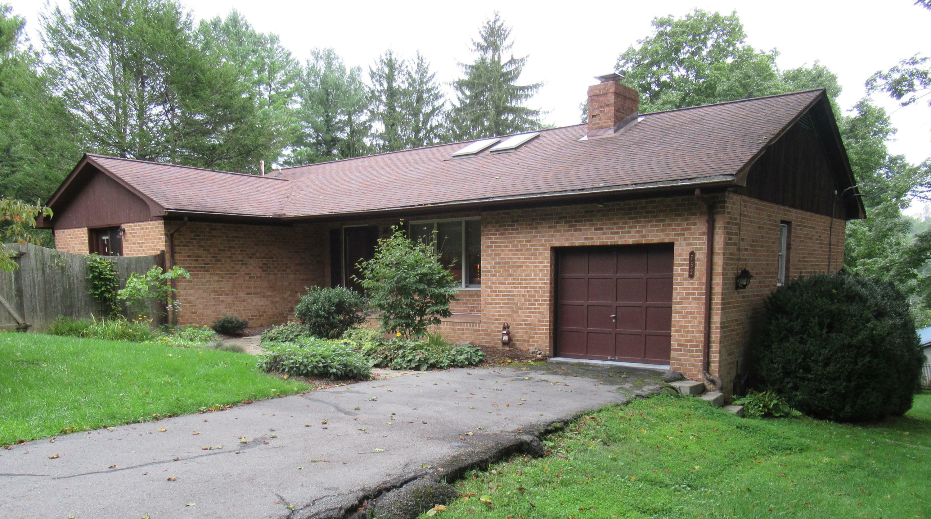 Property Photo: 752 Mc Elhenny Rd WV 24901