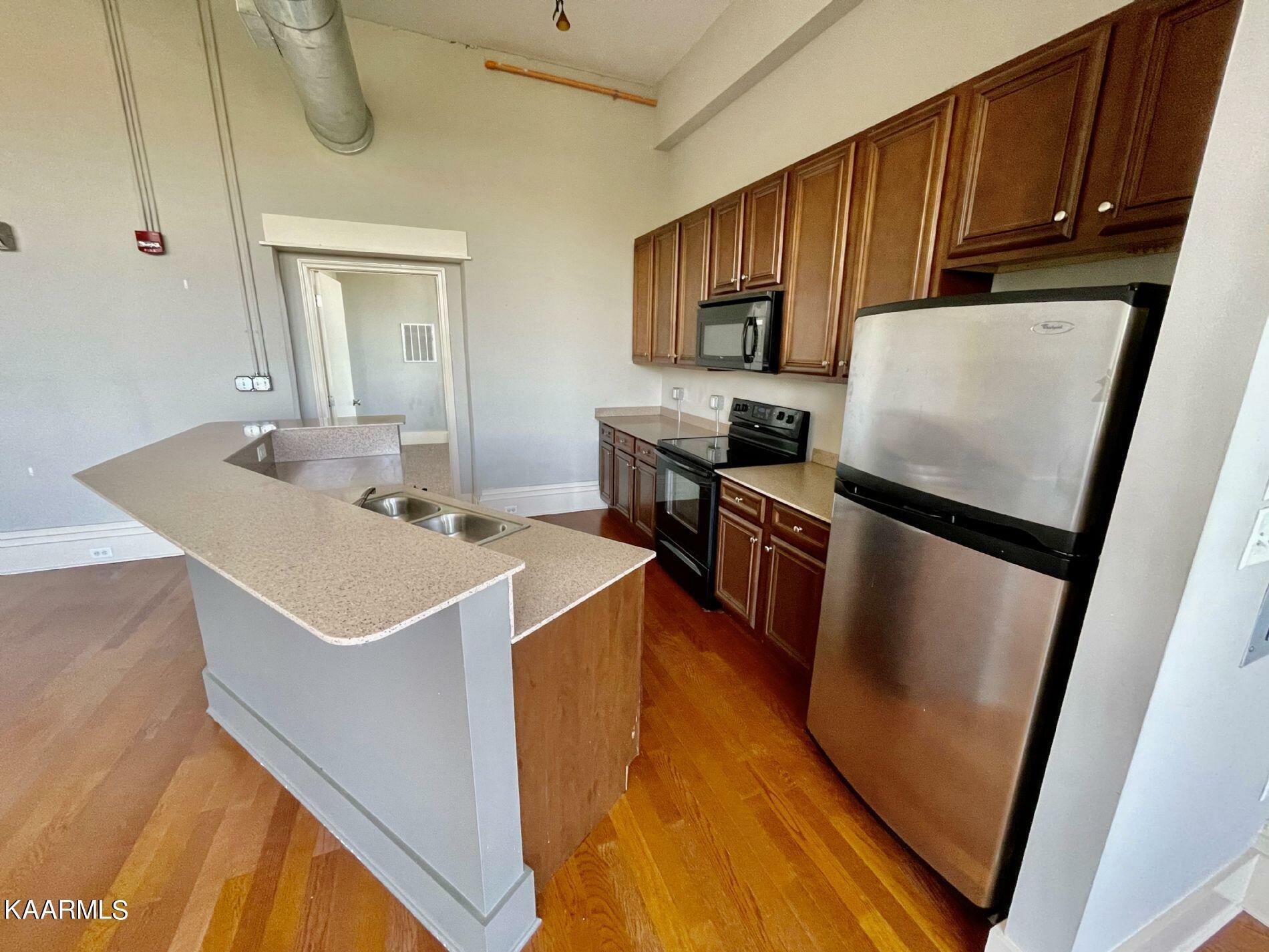 Property Photo:  140 E Glenwood Ave Unit 304  TN 37917 