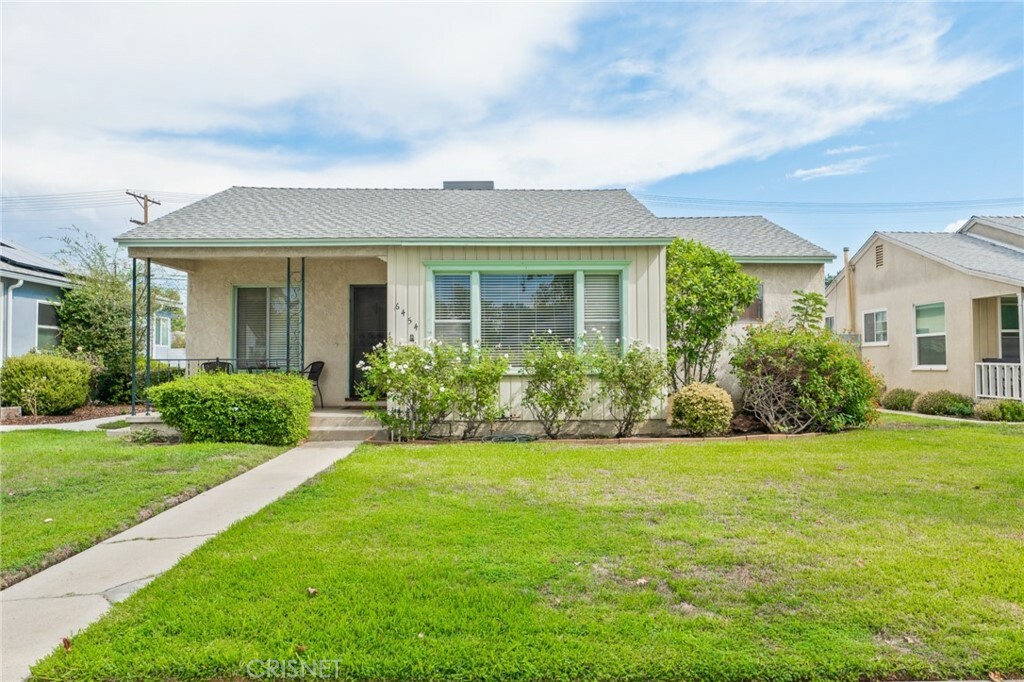 Property Photo:  6454 Yarmouth Avenue  CA 91335 