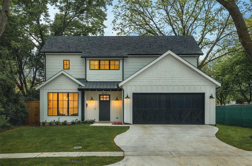 Property Photo: 9216 Larchwood Drive TX 75238