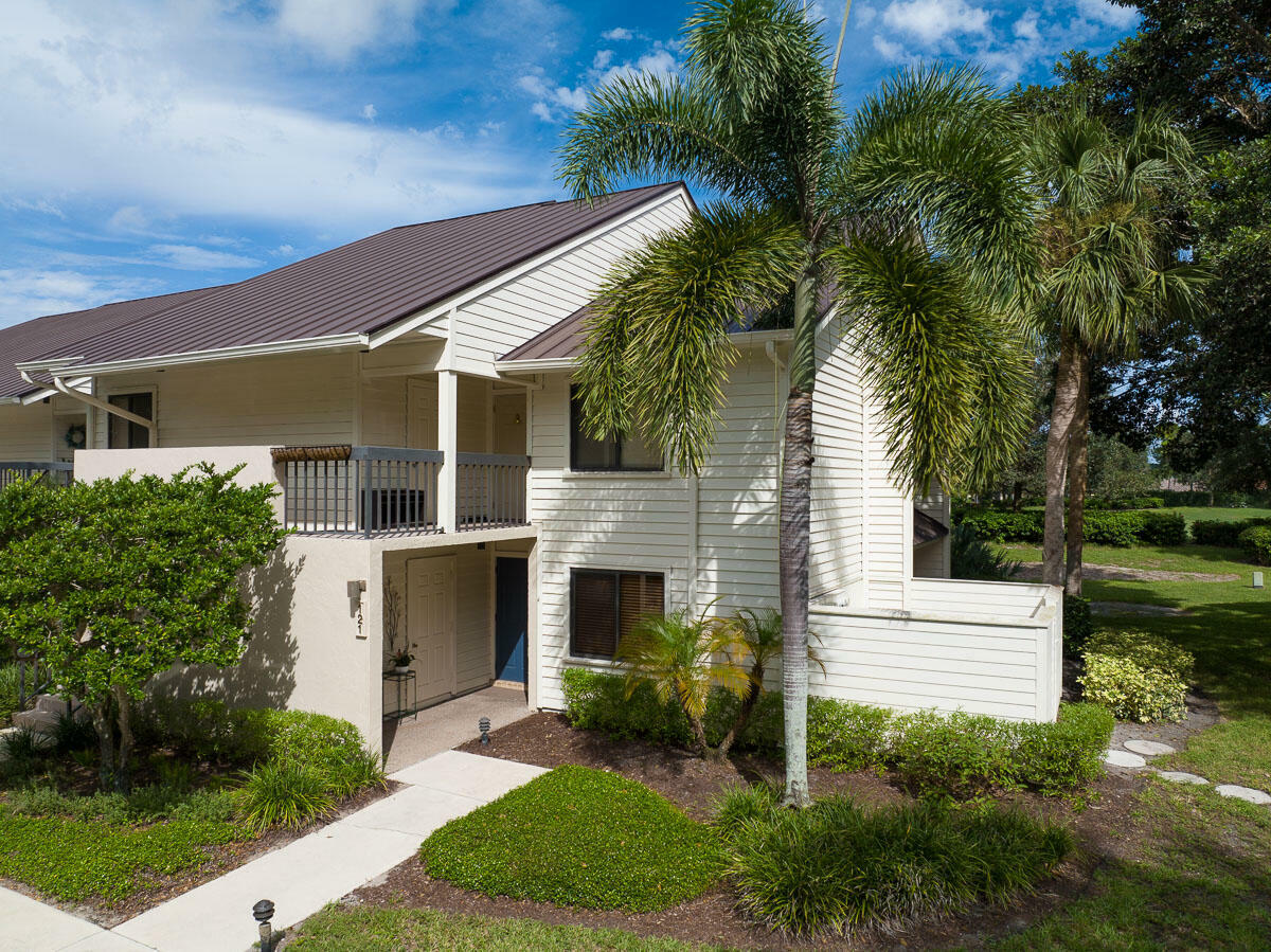 Property Photo: 6403 SE Brandywine Court 121 FL 34997