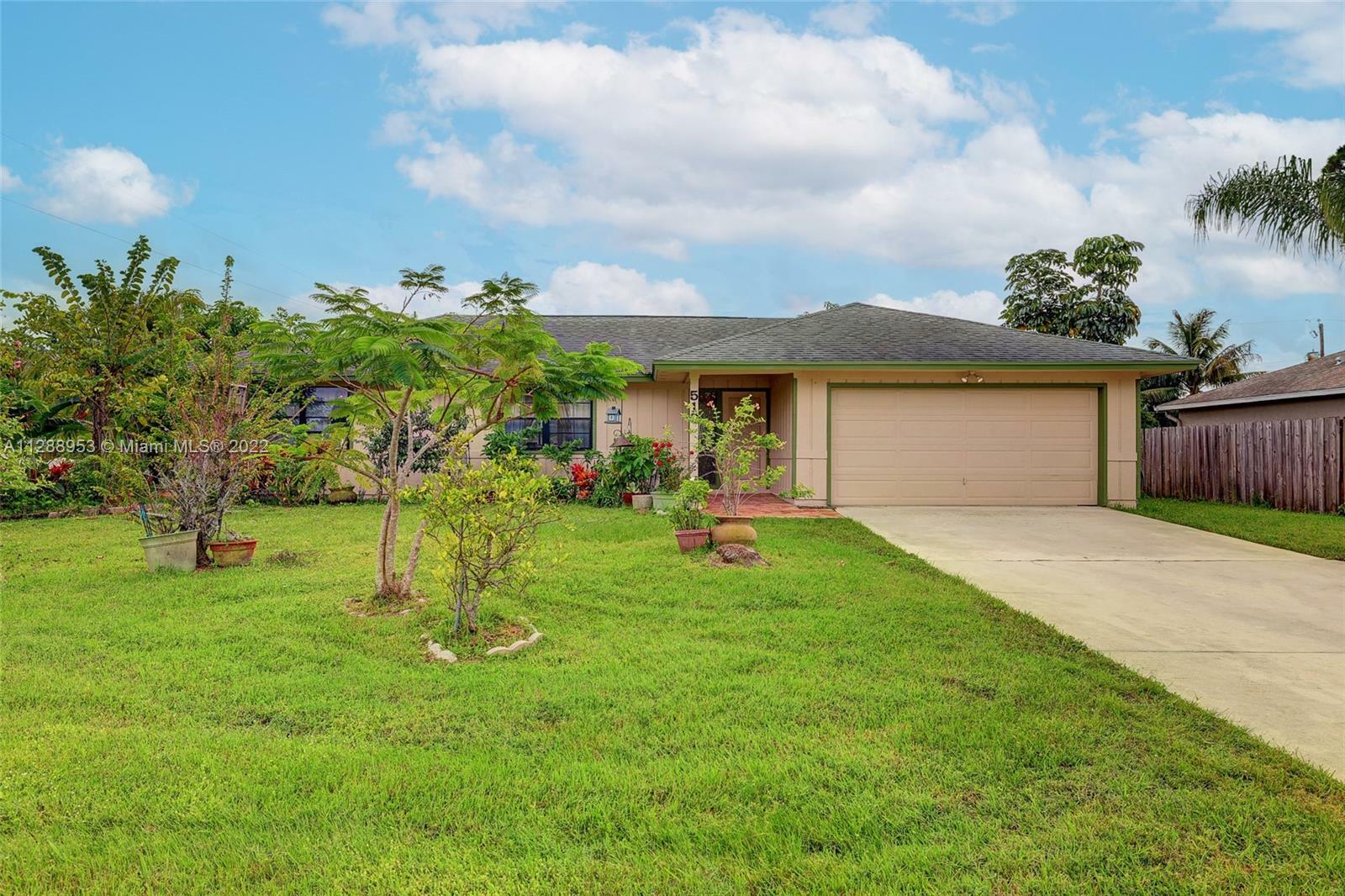 Property Photo:  510 NW Cornell Ave  FL 34983 