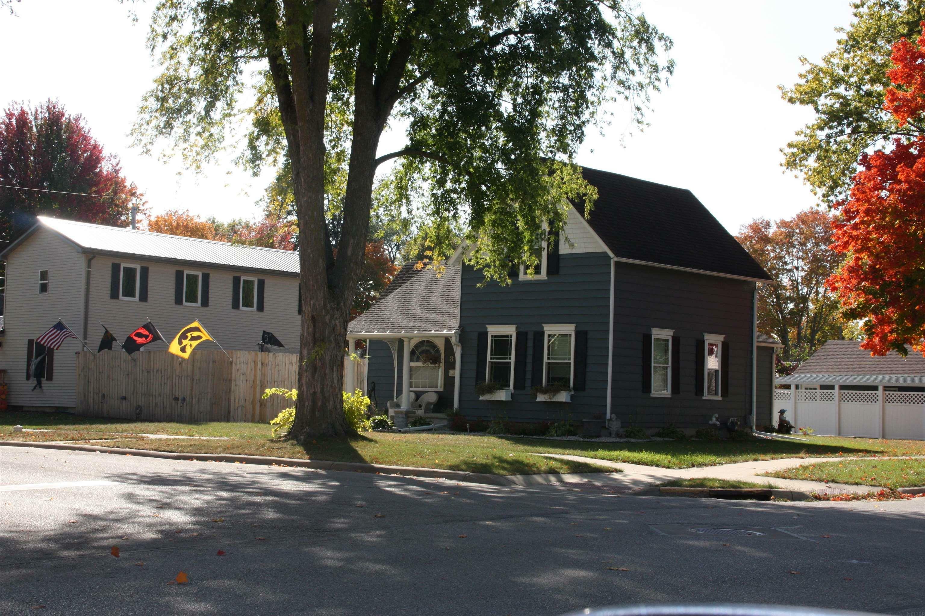 Property Photo:  302 SW 6 Street  IA 50677 