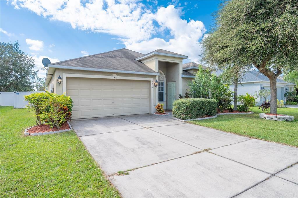 Property Photo:  3405 Grove Blossom Lane  FL 33567 