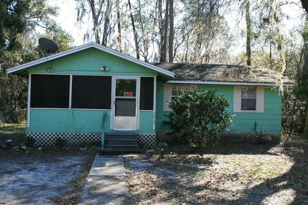 Property Photo:  2019 NE 3rd Place  FL 32641 