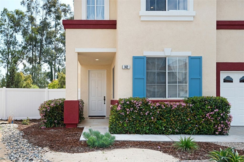 Property Photo: 142 Church Place CA 92602