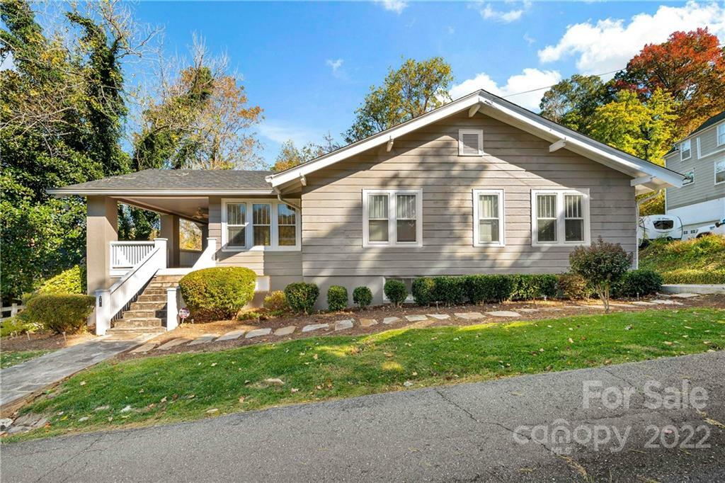 Property Photo:  26 Hillside Drive  NC 28752 