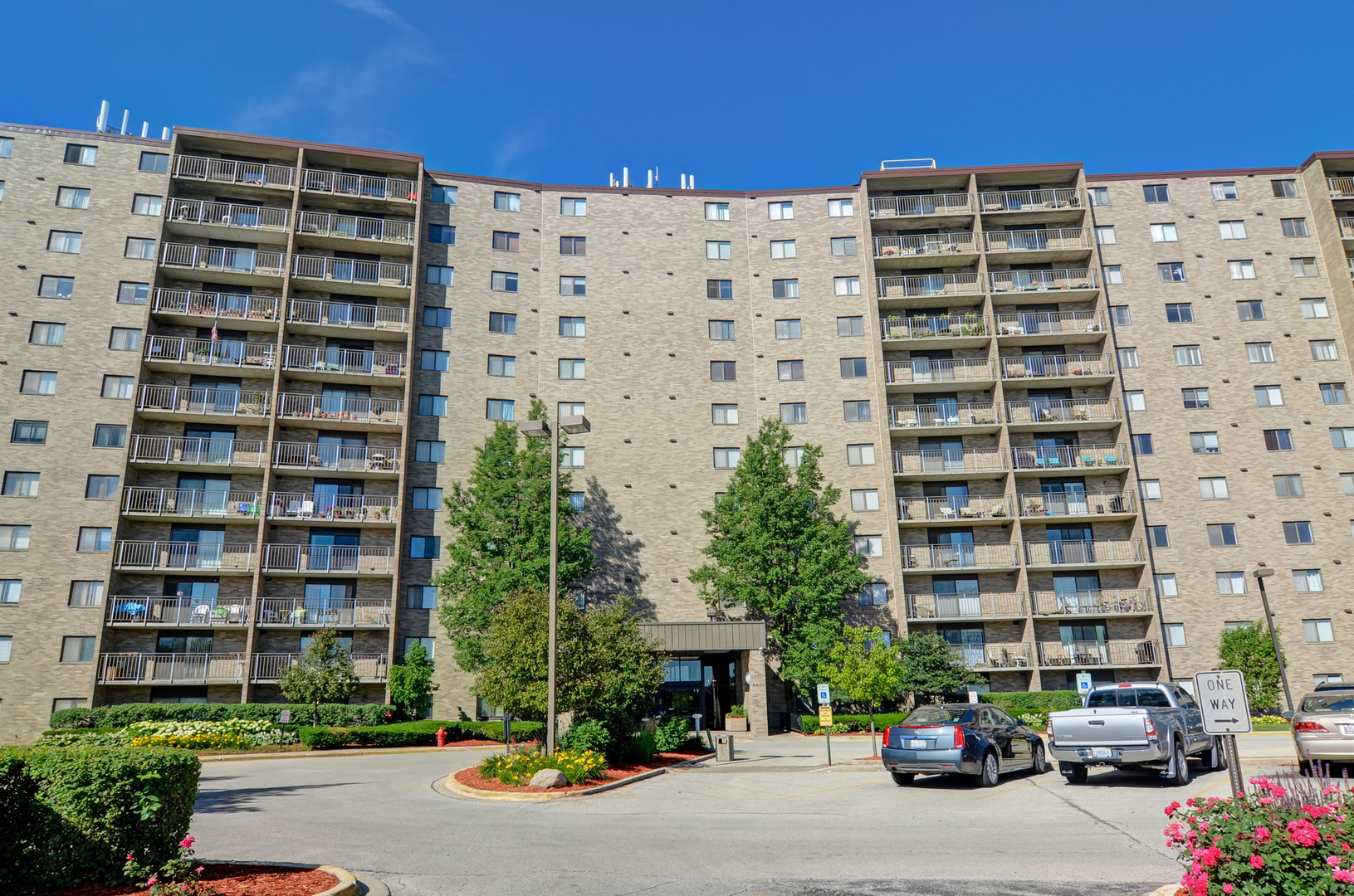 Property Photo: 6340 Americana Drive 117 IL 60527