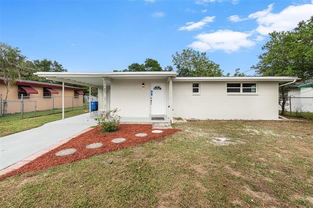 Property Photo:  7218 E Chelsea Street  FL 33610 