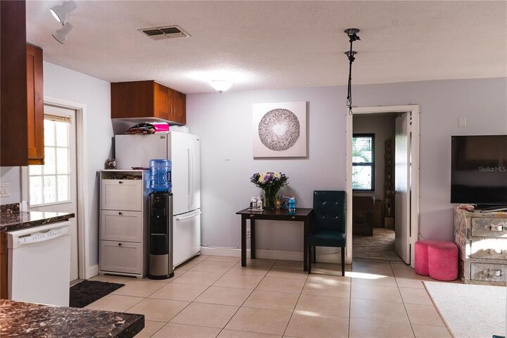 Property Photo: 2915 W Paxton Avenue FL 33611